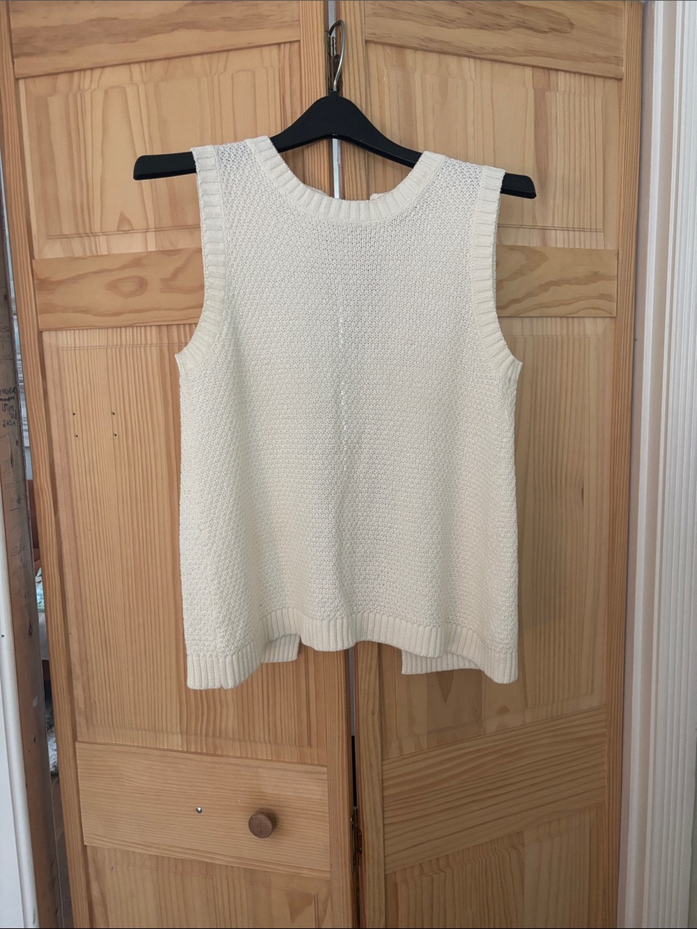 Sleeveless V-Neck Knit Sweater in Cream